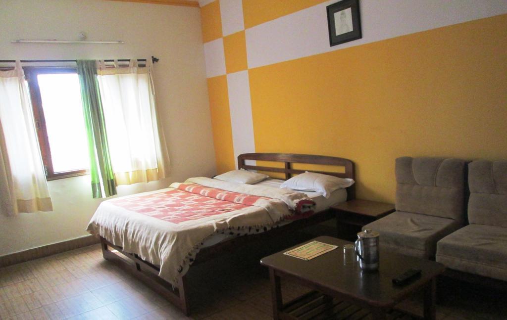 Ranikhet Grand Room photo
